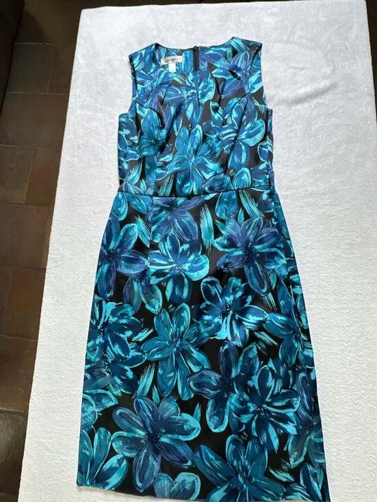 dressbarn Dresses & Skirts - Dress Barn Blue Floral Sleeveless Sheath Dress Size 4